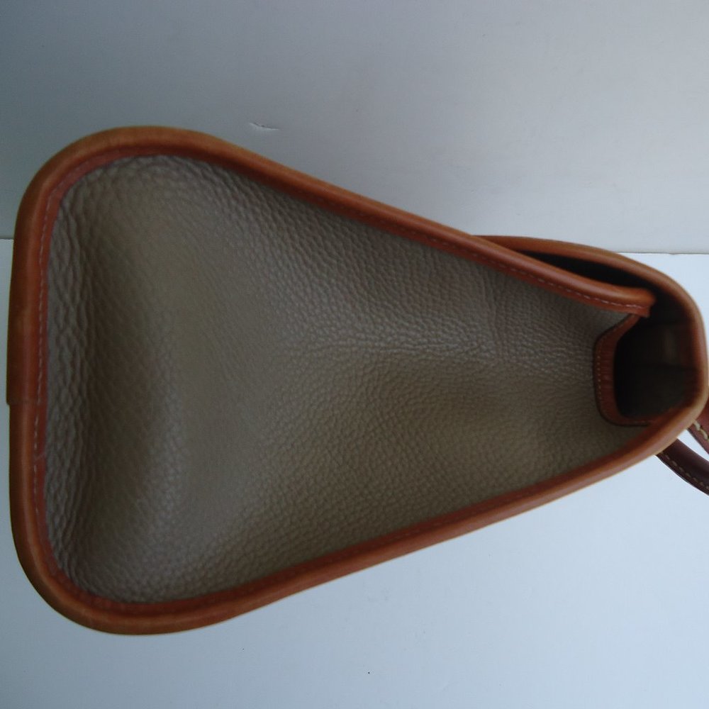 Vintage Dooney & Bourke leather handbag. - Picture 11 of 16
